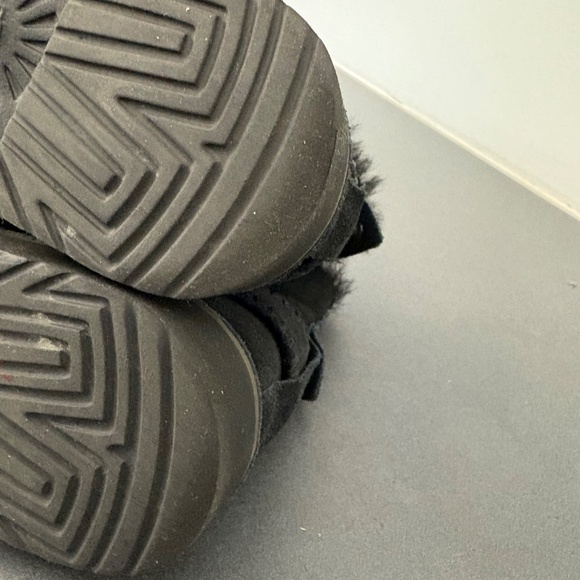 UGG MCKAY BLACK SUEDE ANKLE STRAP WOMEN'S BOOTS SIZE US 7 - Picture 15 of 15